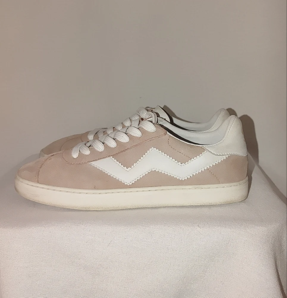 Stuart Weitzman pre owned